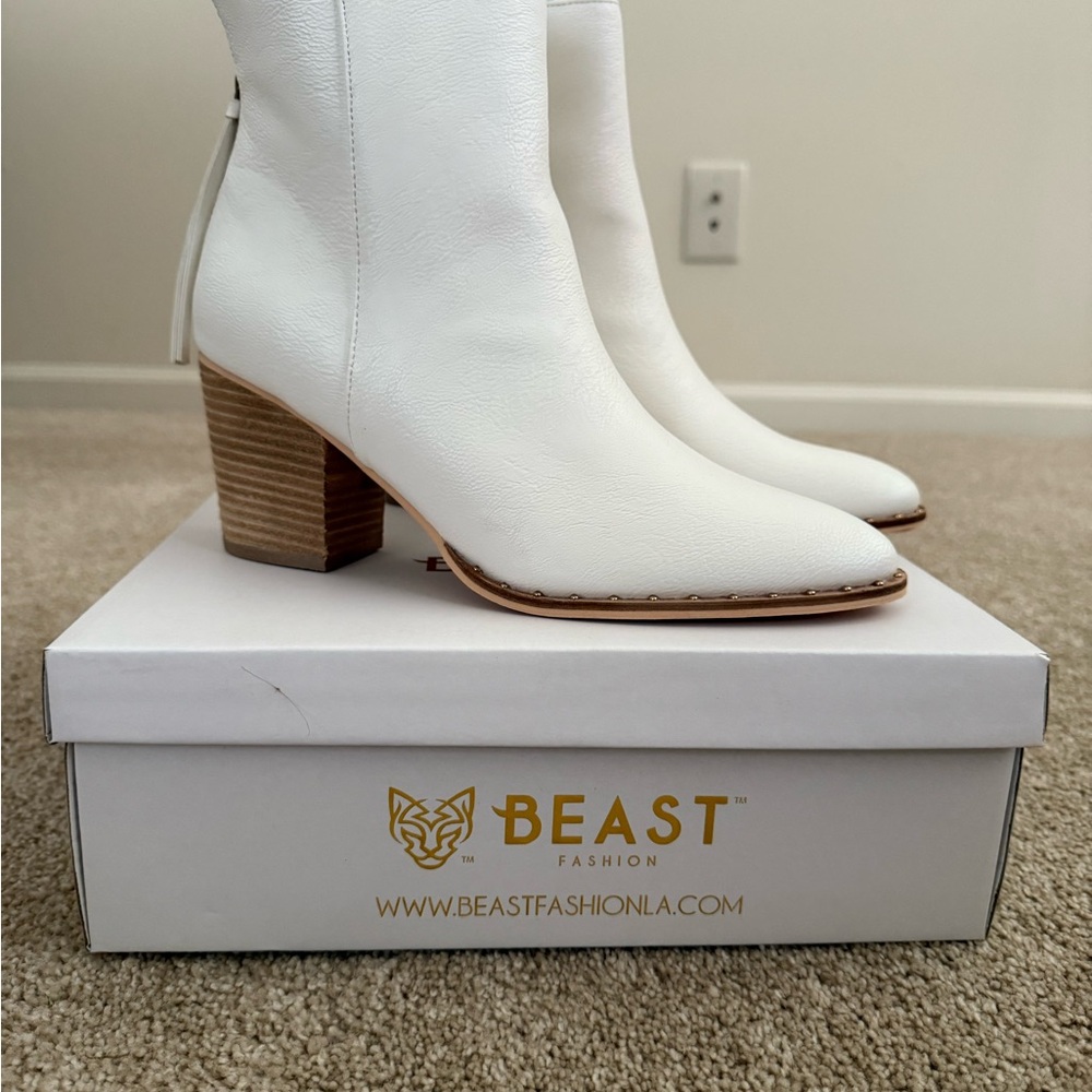 White boots - Picture 2 of 3